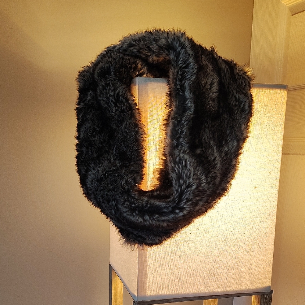 Luxurious Black Faux Fur Infinity Scarf